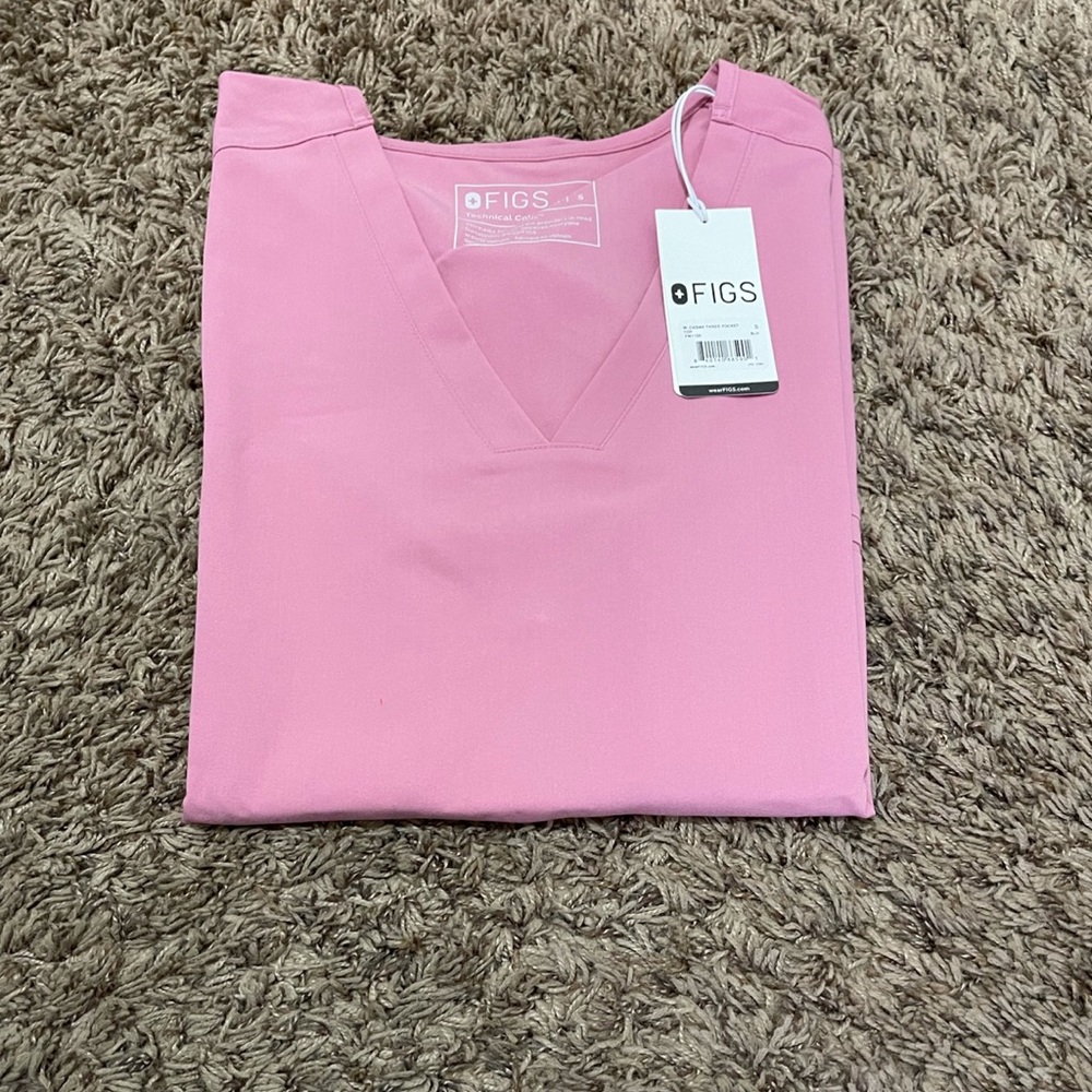 selling my chalk pink small casma